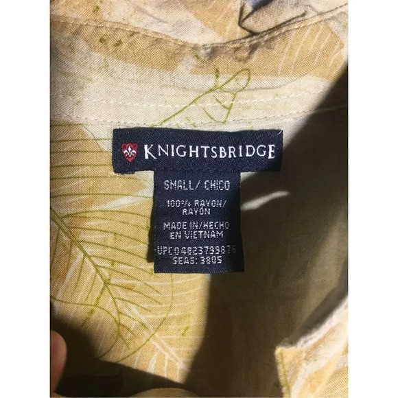 Mens Knightsbridge Button Up Shirt Leaves Rayon Casual Wooden Buttons Beachy - Picture 2 of 5